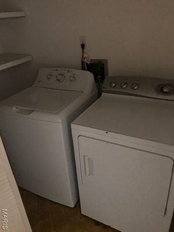 10 Fairways Circle E, St Charles, MO 63303