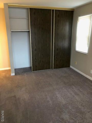 10 Fairways Circle E, St Charles, MO 63303