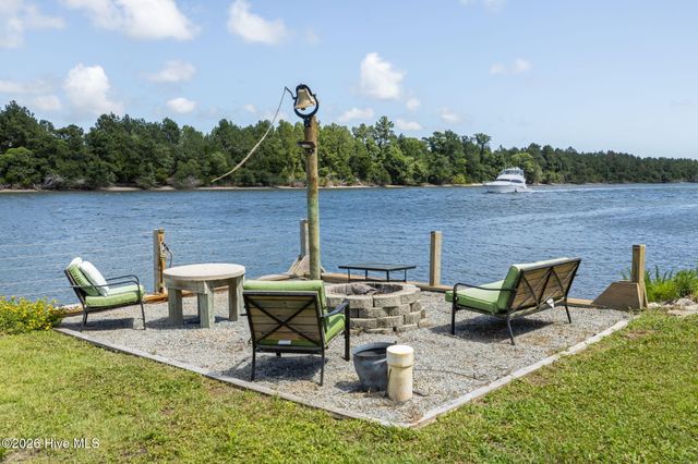 1074 Sea Gate Drive, Newport, NC 28570