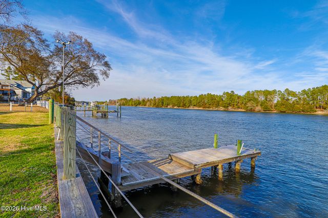 1074 Sea Gate Drive, Newport, NC 28570