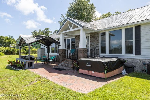 1074 Sea Gate Drive, Newport, NC 28570