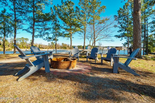 1074 Sea Gate Drive, Newport, NC 28570