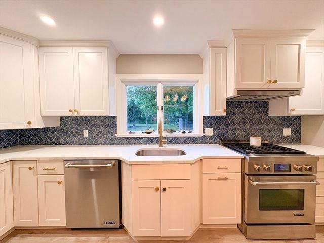 98 Ebony St, Fairhaven, MA 02719