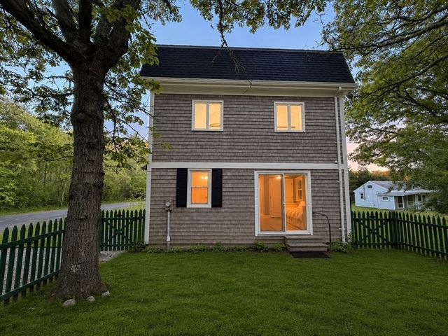 98 Ebony St, Fairhaven, MA 02719