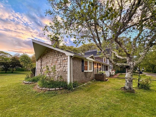 98 Ebony St, Fairhaven, MA 02719
