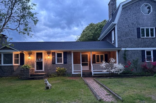 98 Ebony St, Fairhaven, MA 02719
