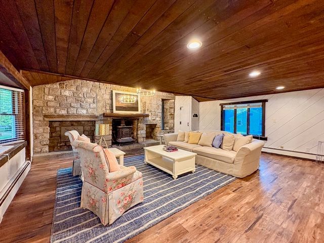 98 Ebony St, Fairhaven, MA 02719