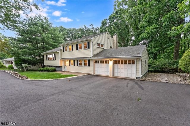 19 Sunrise Dr, Morris Plains Boro, NJ 07950