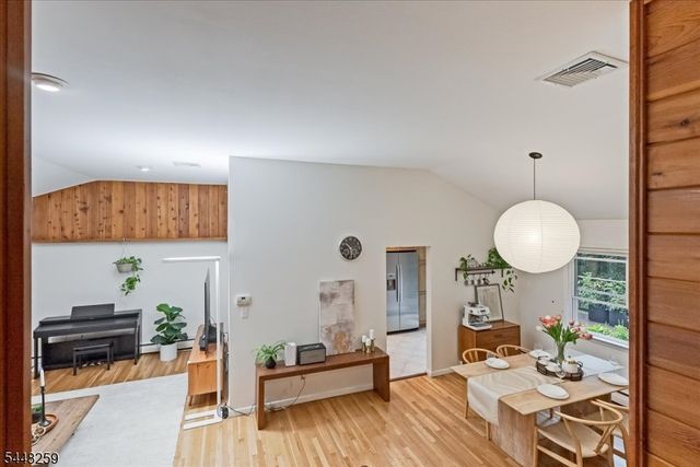 19 Sunrise Dr, Morris Plains Boro, NJ 07950