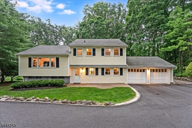 19 Sunrise Dr, Morris Plains Boro, NJ 07950