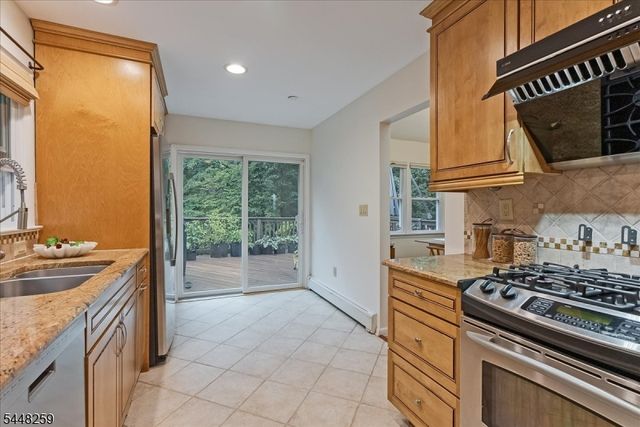 19 Sunrise Dr, Morris Plains Boro, NJ 07950