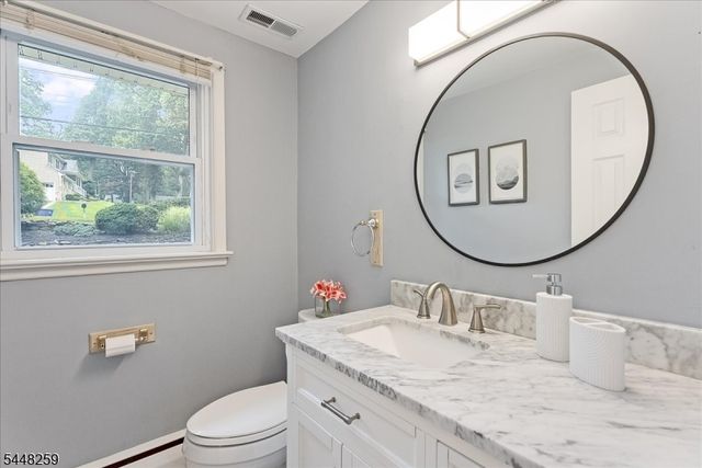 19 Sunrise Dr, Morris Plains Boro, NJ 07950