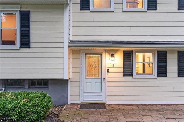19 Sunrise Dr, Morris Plains Boro, NJ 07950
