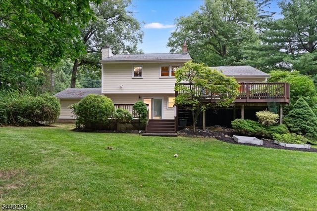 19 Sunrise Dr, Morris Plains Boro, NJ 07950