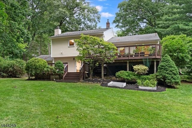 19 Sunrise Dr, Morris Plains Boro, NJ 07950
