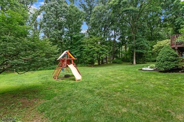 19 Sunrise Dr, Morris Plains Boro, NJ 07950
