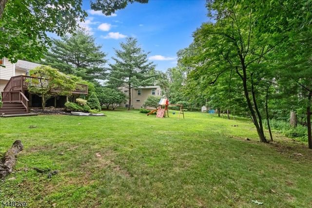 19 Sunrise Dr, Morris Plains Boro, NJ 07950