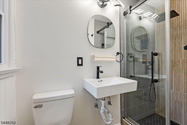 19 Sunrise Dr, Morris Plains Boro, NJ 07950