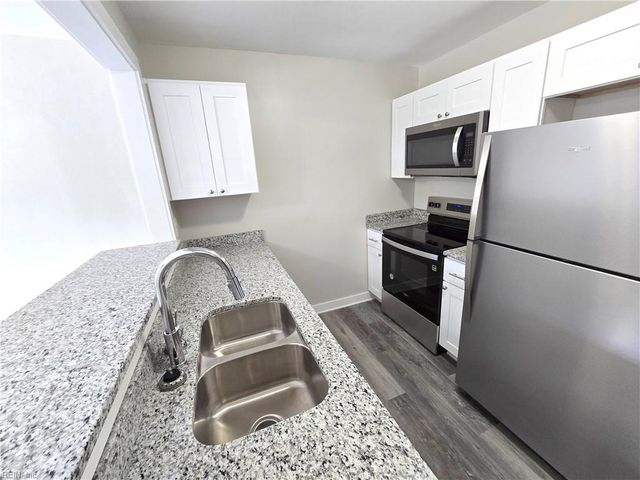 9600 11th Bay St Apt 7, Norfolk, VA 23518