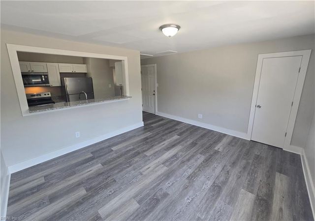 9600 11th Bay St Apt 7, Norfolk, VA 23518