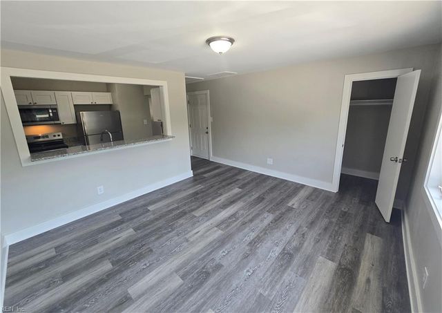 9600 11th Bay St Apt 7, Norfolk, VA 23518