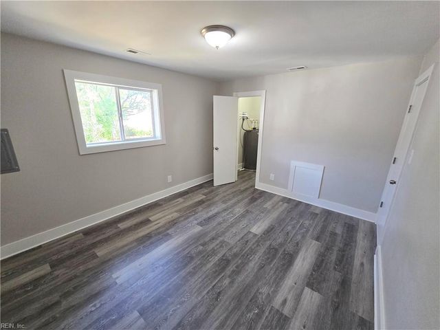 9600 11th Bay St Apt 7, Norfolk, VA 23518