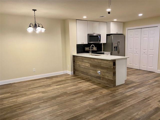 713 Cory Street, Grapevine, TX 76051