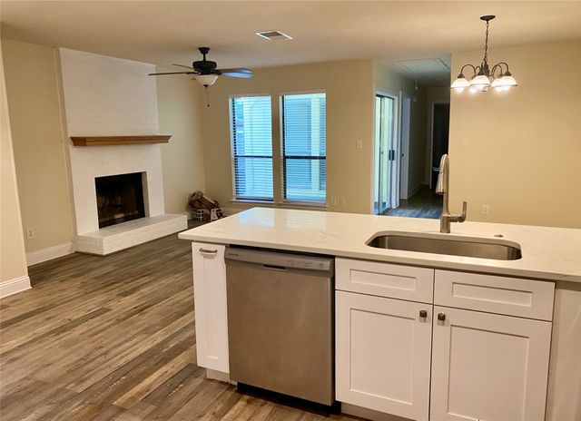 713 Cory Street, Grapevine, TX 76051