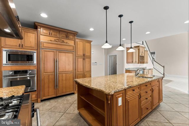 1 BARNEY LN, Voorhees, NJ 08043