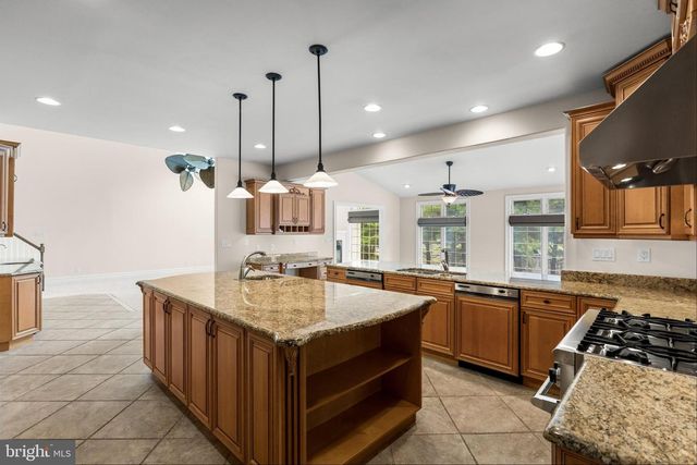1 BARNEY LN, Voorhees, NJ 08043
