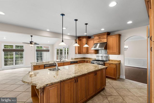 1 BARNEY LN, Voorhees, NJ 08043