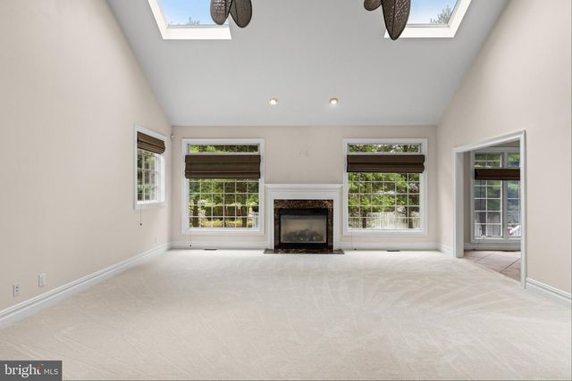 1 BARNEY LN, Voorhees, NJ 08043