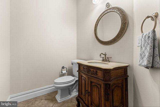 1 BARNEY LN, Voorhees, NJ 08043