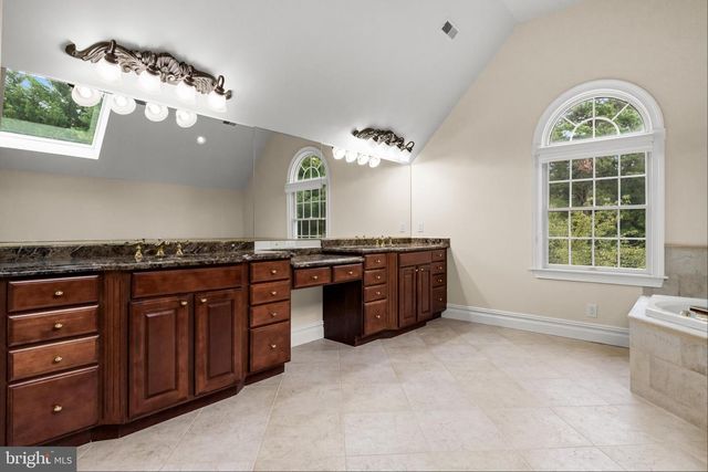 1 BARNEY LN, Voorhees, NJ 08043
