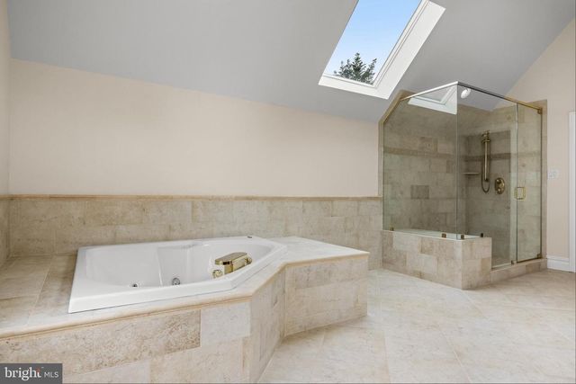 1 BARNEY LN, Voorhees, NJ 08043