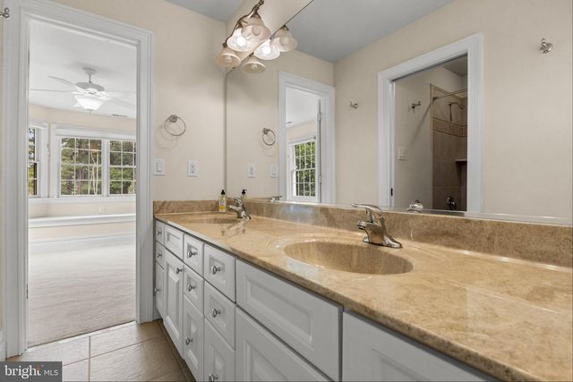 1 BARNEY LN, Voorhees, NJ 08043