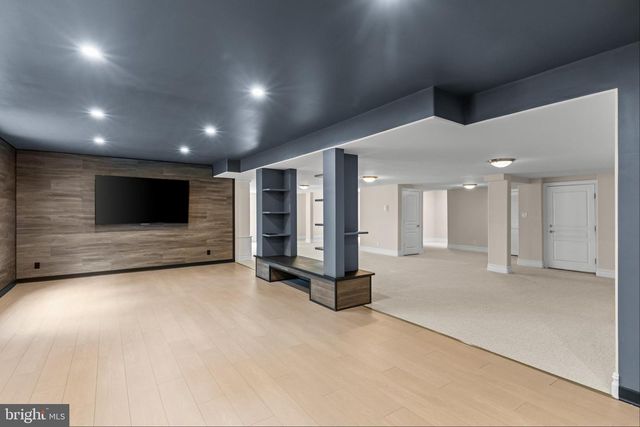 1 BARNEY LN, Voorhees, NJ 08043