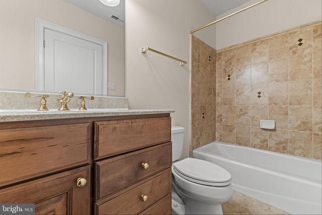 1 BARNEY LN, Voorhees, NJ 08043