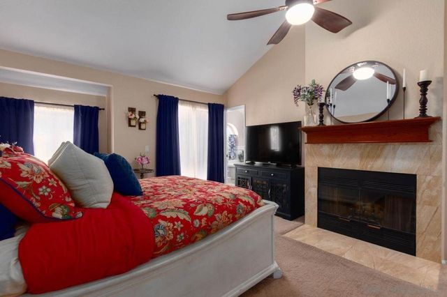 2160 Villa Sonoma Gln, Escondido, CA 92029