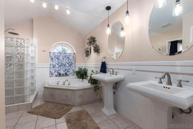 2160 Villa Sonoma Gln, Escondido, CA 92029