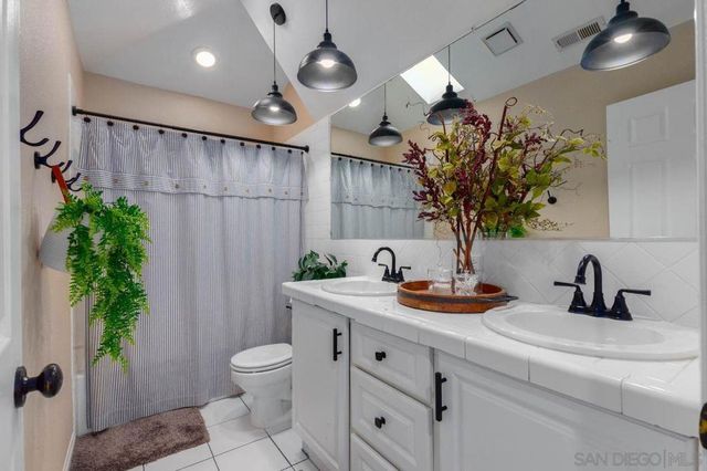 2160 Villa Sonoma Gln, Escondido, CA 92029