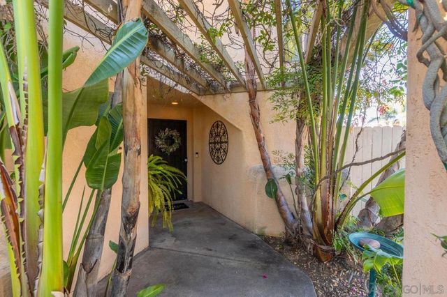 2160 Villa Sonoma Gln, Escondido, CA 92029