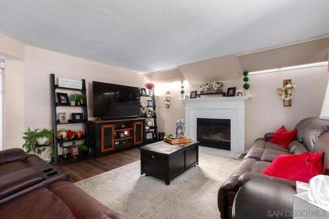 2160 Villa Sonoma Gln, Escondido, CA 92029