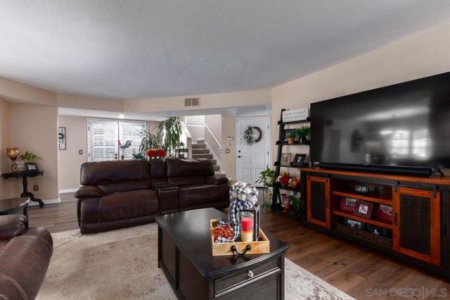 2160 Villa Sonoma Gln, Escondido, CA 92029