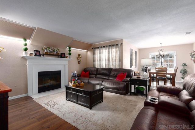 2160 Villa Sonoma Gln, Escondido, CA 92029