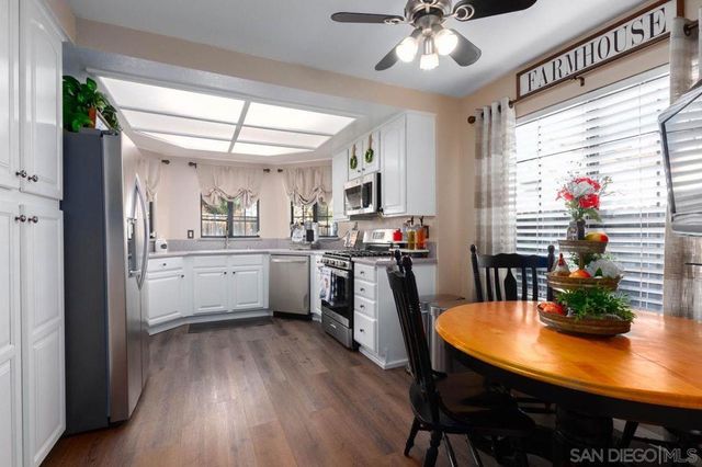 2160 Villa Sonoma Gln, Escondido, CA 92029