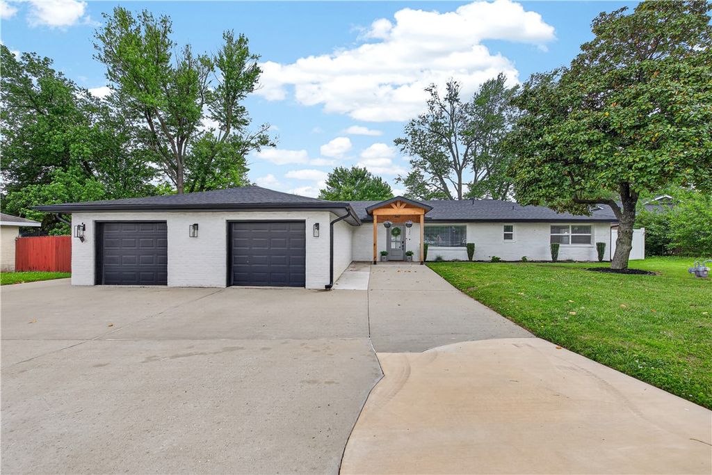1530 Monte Ne Road, Rogers, AR 72756