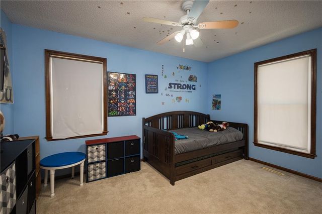 2319 NW 4TH Street Place, Blue Springs, MO 64014