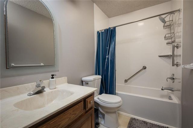 2319 NW 4TH Street Place, Blue Springs, MO 64014