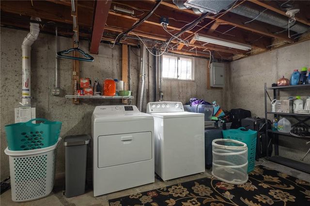 2319 NW 4TH Street Place, Blue Springs, MO 64014